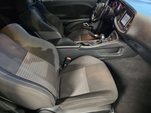 Used 2022 Dodge Challenger GT RWD image 7