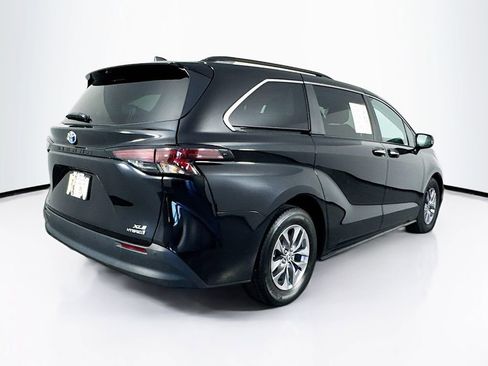 Used 2024 Toyota Sienna XLE image 10