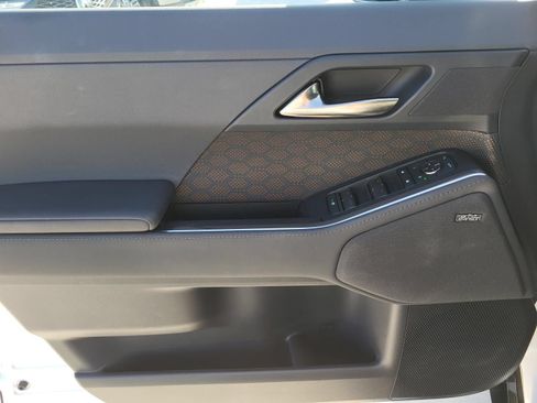 Used 2025 Lexus GX 550 w/ Accessory Package (2T) AWD/4WD image 15