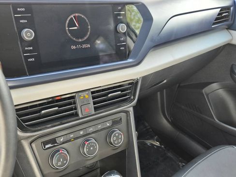 Certified 2022 Volkswagen Taos SE FWD image 21