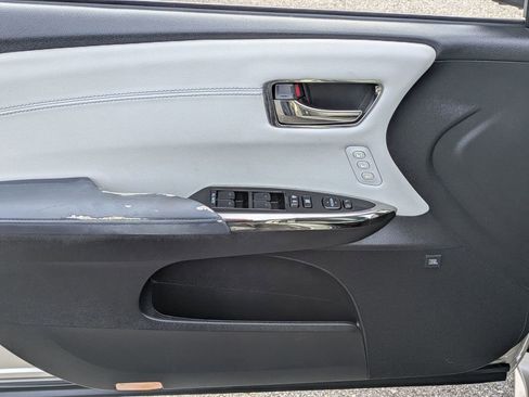 Used 2015 Toyota Avalon XLE Touring image 12