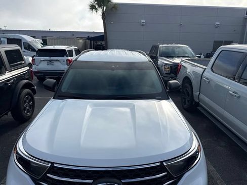 Used 2023 Ford Explorer XLT w/ Equipment Group 202A RWD image 10
