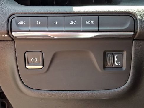 Used 2021 Cadillac Escalade ESV Premium Luxury w/ LPO, Radiant Package AWD/4WD image 23