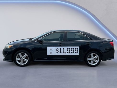 Used 2014 Toyota Camry SE FWD image 6
