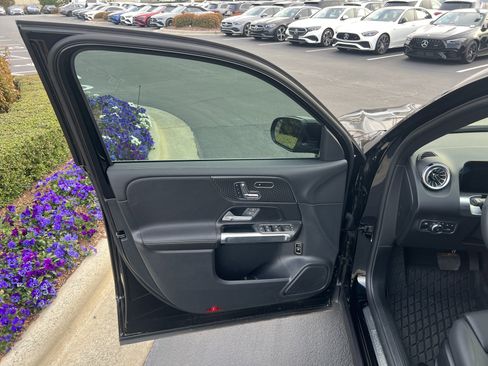 Used 2025 Mercedes-Benz GLB 250 image 14