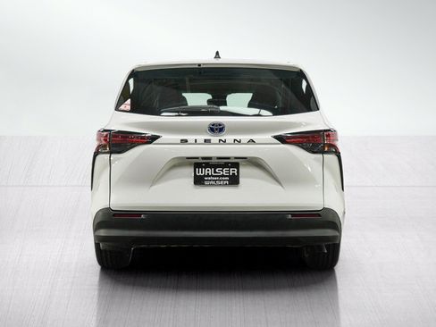 Used 2021 Toyota Sienna LE AWD/4WD image 4