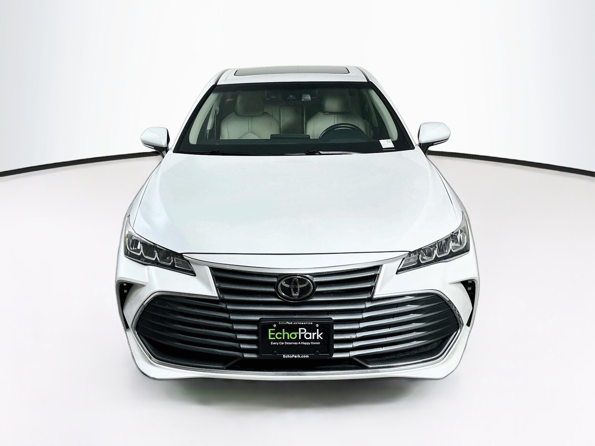 Used 2020 Toyota Avalon XLE w/ Moonroof Package FWD image 2