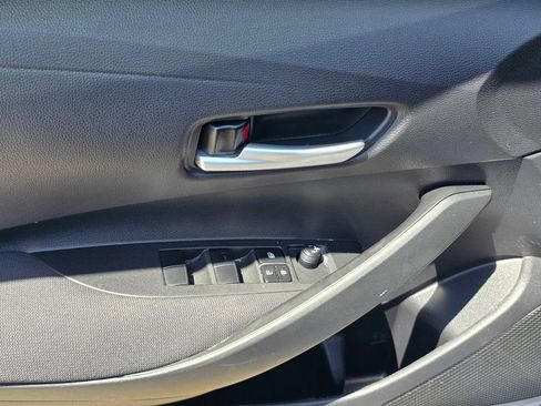 Used 2021 Toyota Corolla LE FWD image 14