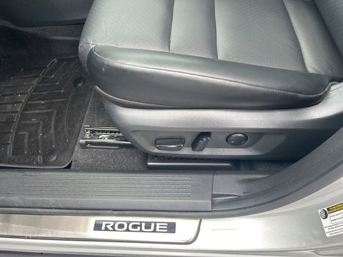 Certified 2023 Nissan Rogue SV w/ SV Premium B Package FWD image 21