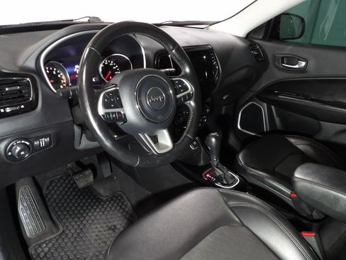 Used 2020 Jeep Compass Latitude FWD image 9