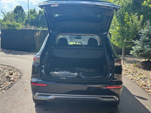 New 2025 Mitsubishi Outlander SE image 14