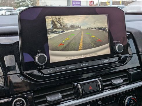 Used 2024 Nissan Pathfinder SV w/ SV Premium Package image 15