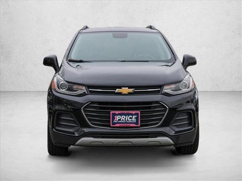 Used 2019 Chevrolet Trax LT w/ LT Convenience Package image 2
