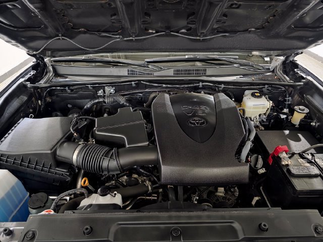 Used 2021 Toyota Tacoma TRD Off-Road AWD/4WD image 26