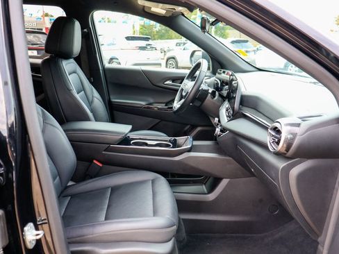 Used 2025 Chevrolet Equinox LT FWD image 8