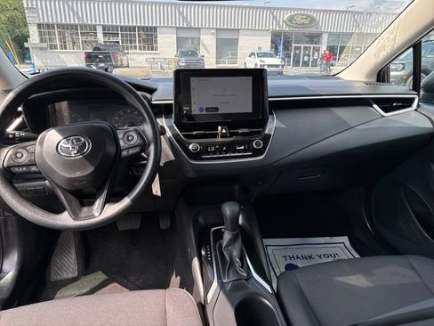 Used 2025 Toyota Corolla LE FWD image 12
