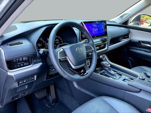 Certified 2024 Toyota Grand Highlander AWD image 17
