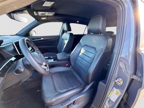 Used 2024 Volkswagen Atlas Cross Sport SEL image 18