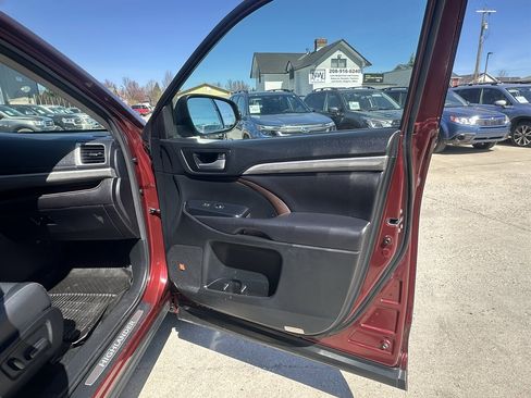 Used 2017 Toyota Highlander Limited image 24