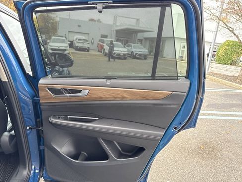 Used 2025 Volkswagen Atlas SE w/ Black Wheel Package image 30