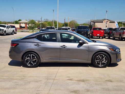 Used 2024 Nissan Sentra SV image 7