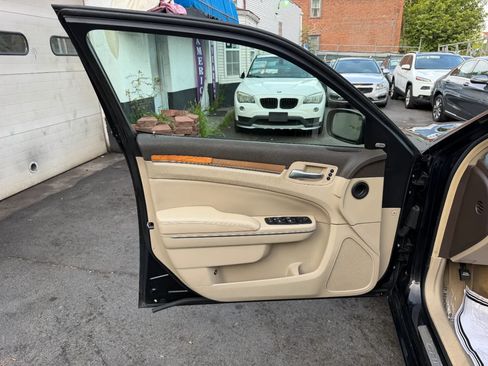Used 2014 Chrysler 300 C RWD image 22