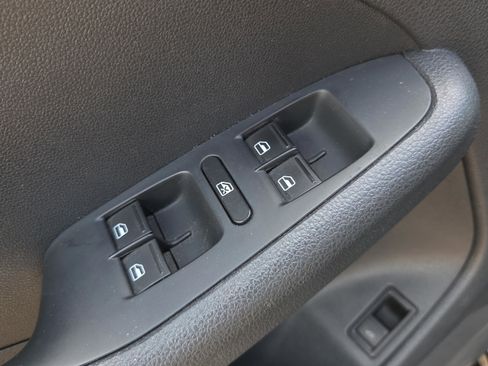 Used 2016 Volkswagen Jetta SE FWD image 17