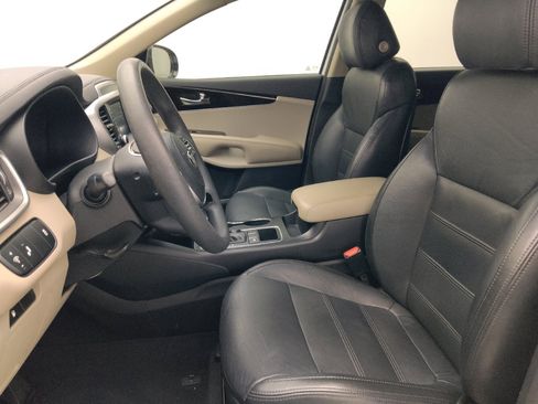 Used 2019 Kia Sorento FWD image 17