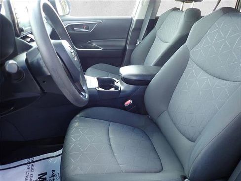 Used 2021 Toyota RAV4 XLE AWD/4WD image 11