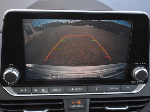 Used 2024 Nissan Altima 2.5 SV FWD image 25