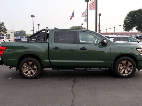 Used 2024 Nissan Titan SV w/ SV Bronze Edition Package RWD image 11