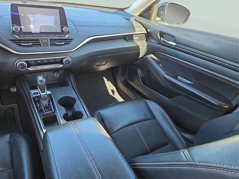 Used 2019 Nissan Altima 2.5 SR w/ SR Premium Package image 12
