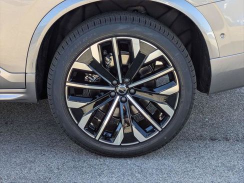 New 2026 Volvo XC90 T8 Plus w/ Protection Package Premier AWD/4WD image 6
