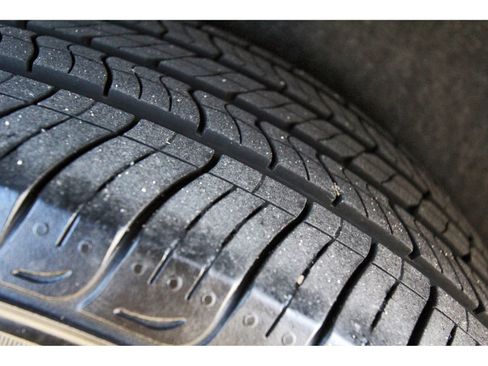 Used 2024 Chrysler Pacifica Premium image 31