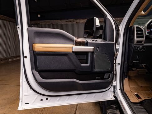 Used 2022 Ford F450 Lariat w/ FX4 Off-Road Package image 30