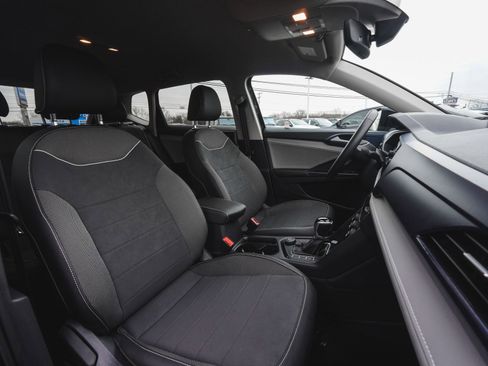 Used 2024 Volkswagen Taos SE w/ Black Wheel Plus Package image 38