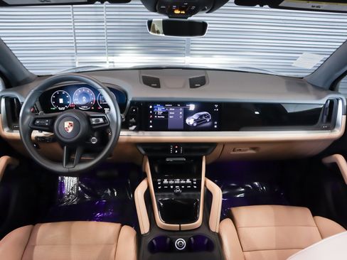 Certified 2025 Porsche Cayenne image 11