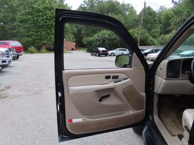 Used 2001 Chevrolet Suburban 2500 LT w/ LT Preferred Equipment Group AWD/4WD image 16