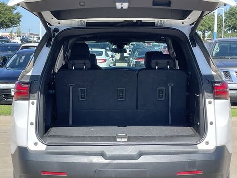 Used 2023 Chevrolet Traverse LT FWD image 30