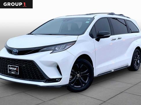 Used 2025 Toyota Sienna XSE w/ XSE Premium Package AWD/4WD image 1
