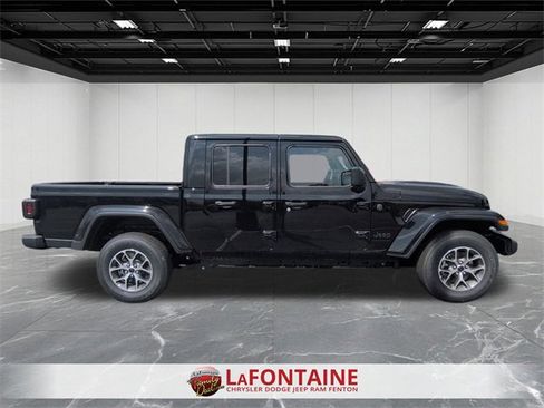 New 2025 Jeep Gladiator Sport image 6