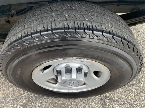 Used 2017 Chevrolet Express 2500 image 21