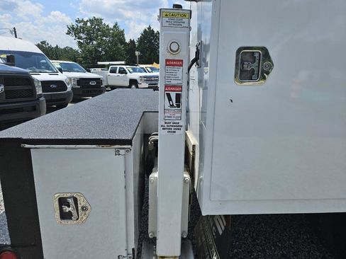 Used 2022 Ford F650 2WD Regular Cab Super Duty image 37