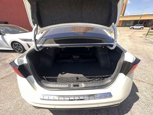 Used 2020 Nissan Altima 2.5 SR w/ Premium Package FWD image 10