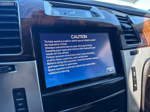 Used 2014 Cadillac Escalade ESV Platinum image 29