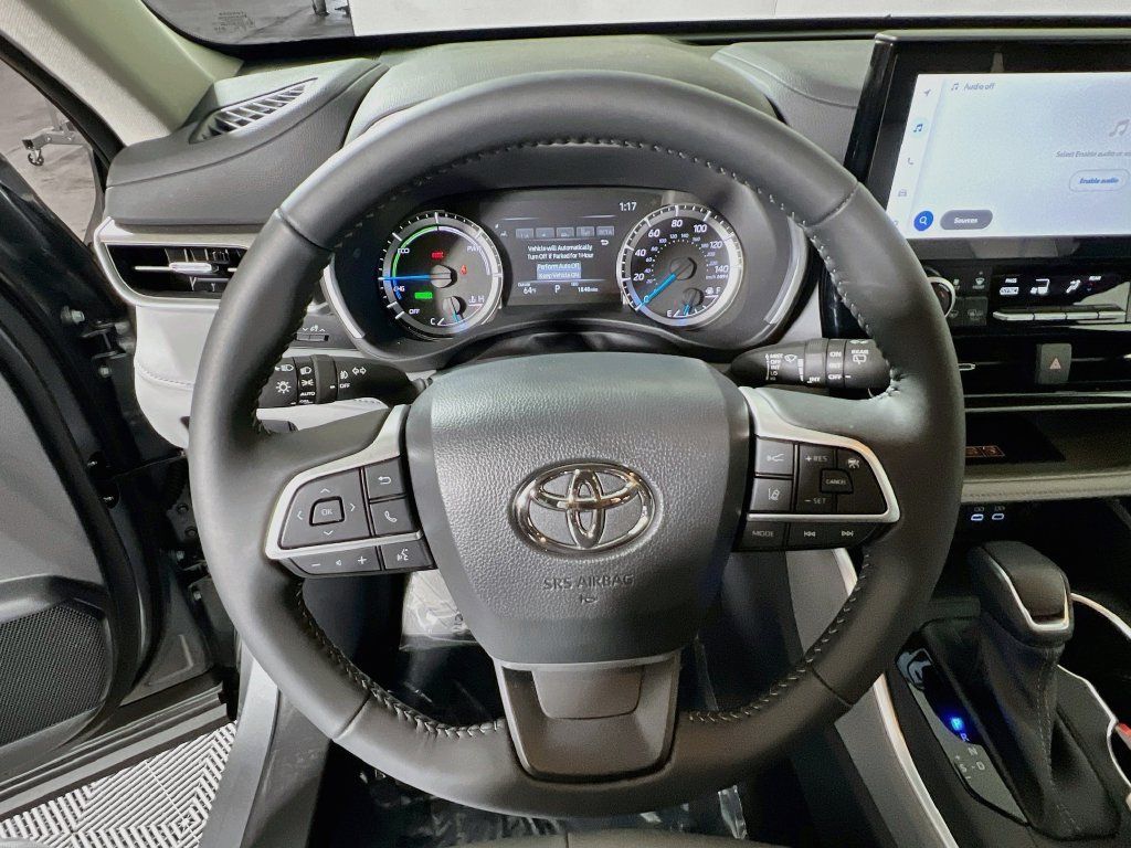 Certified 2026 Toyota Highlander XLE AWD/4WD image 10