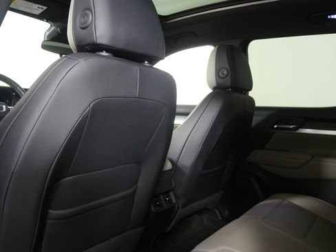 Used 2025 GMC Terrain Elevation w/ Elevation Premium Package AWD/4WD image 17