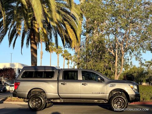 Used 2017 Nissan Titan S image 7