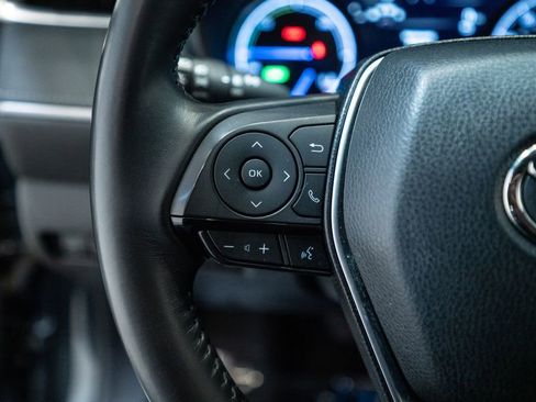 Certified 2023 Toyota Venza XLE image 18