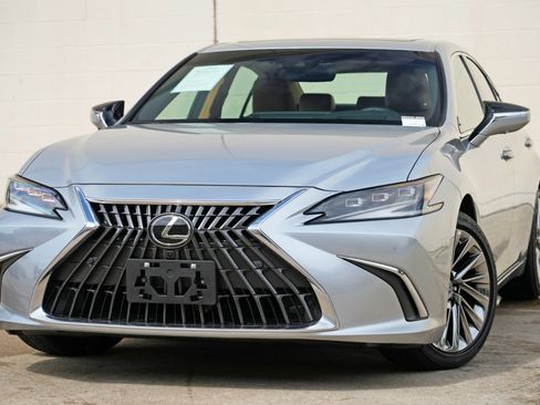 Used 2025 Lexus ES 300h w/ Accessory Package (Z1) FWD image 3